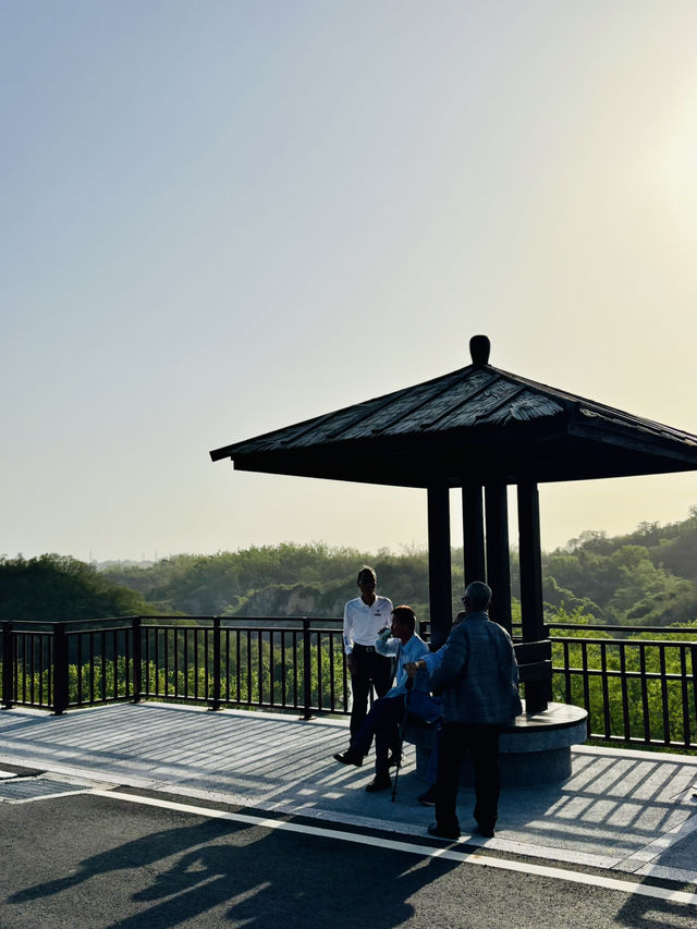 牛埔泥岩水土保持教學園區：從月世界到夢幻綠洲的奇幻旅程
