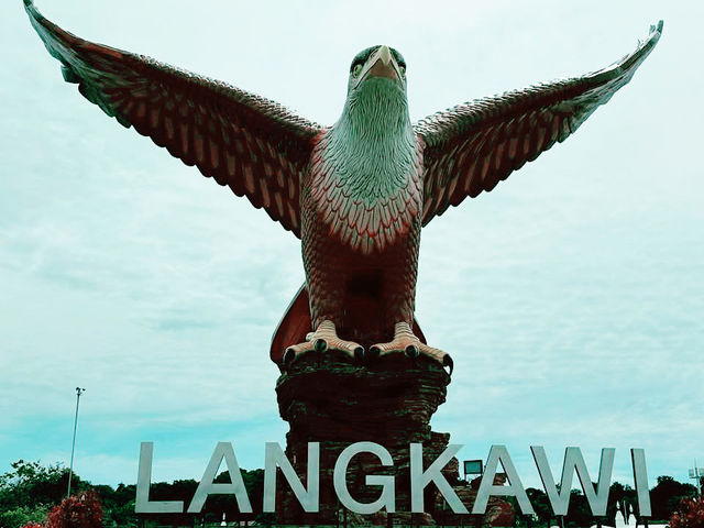 🌺 Langkawi Escapades: Scooter Fails, Secret Waterfalls & Spicy Noodles 🌿