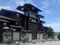 Temple Ji Dian Senggarang: Where River Gods & Coconut Tarts Collide" 🌊🏮
