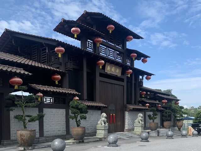 Temple Ji Dian Senggarang: Where River Gods & Coconut Tarts Collide" 🌊🏮