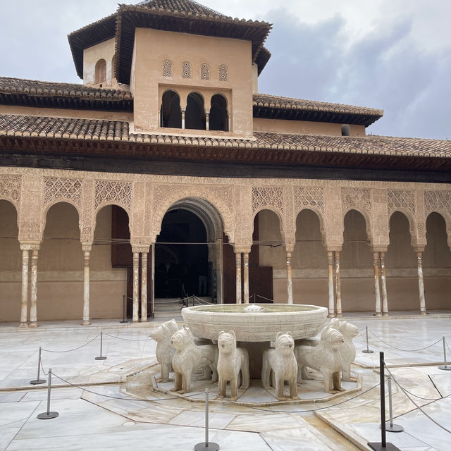 Granada ศิลปะแห่งอันดาลูเซีย สเปนตอนใต้