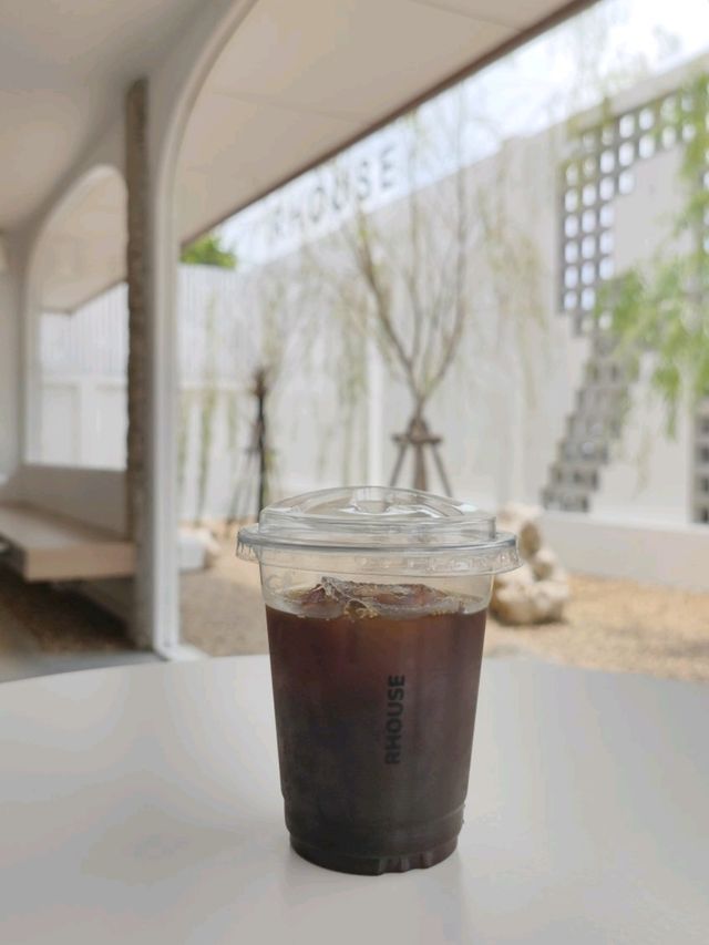 R HOUSE คาเฟ่ลำลูกกา ปทุมธานี
