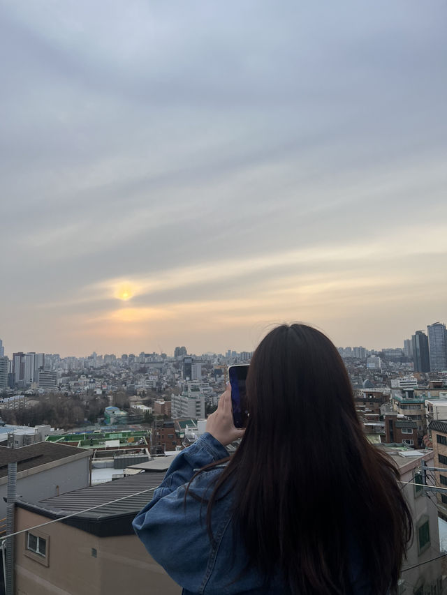รีวิว Haebangchon – เสน่ห์ของย่านศิลป์บนเนินเขา
