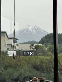 富士吉田のスタバで、富士山を見ながらひと息！