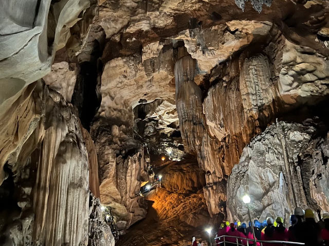 🌏 Malaysian Caves Adventure! | Gua Tempurung, Ipoh