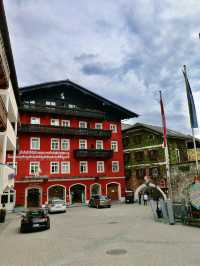 Storybook Facades and Lakeside Elegance – A Summer Stroll in St. Wolfga