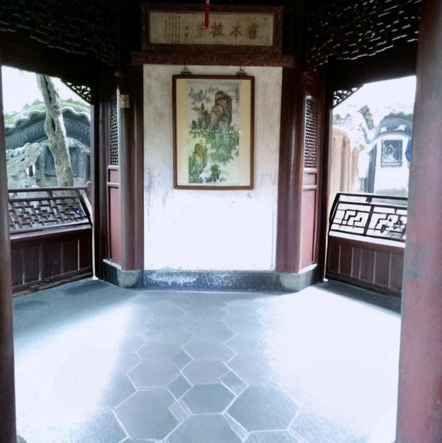 Lost in the Luminous Heart of China: Shanghai!🏙️