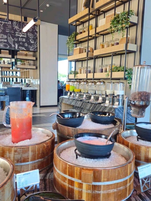 Holiday Inn Sriracha – ครบ จบ คุ้ม ในหนึ่งคืน 🏨