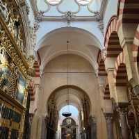 Cordoba's Mosque-Cathedral: A Stunning Blend of Faiths! 🕌⛪