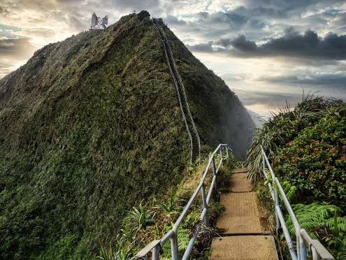 THE STAIRWAY TO HEAVEN  in OAHO HAWAII 