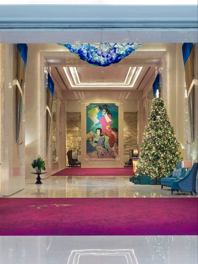 🇮🇩💫 Luxury with a Splash of Art: Discover Raffles Jakarta! 🖼️🌺