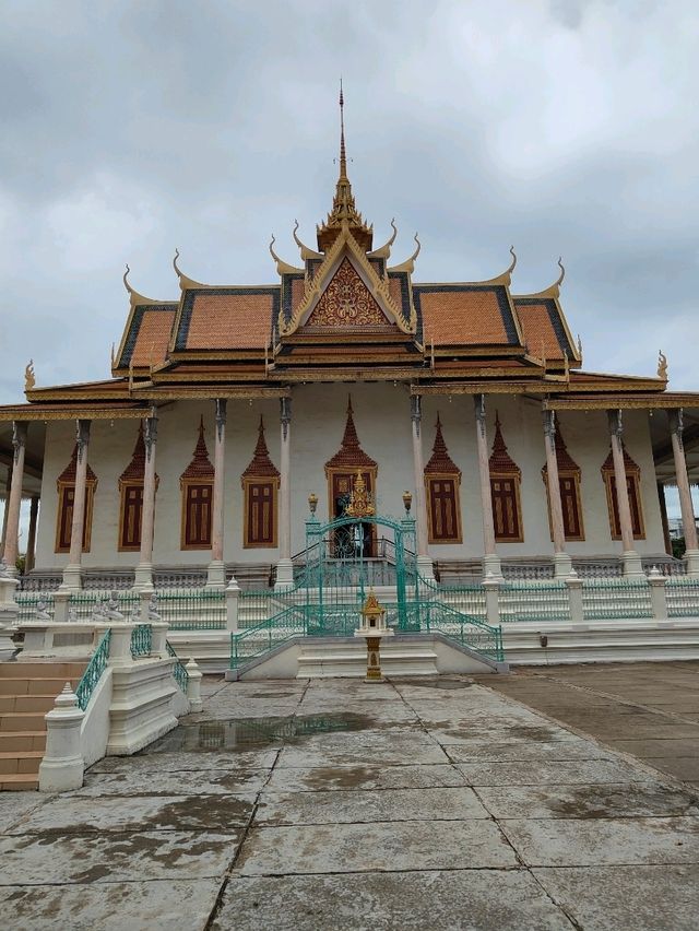 Legacy in Metal and Marble: The Pagoda, Pavilion, and the King on Horsebac