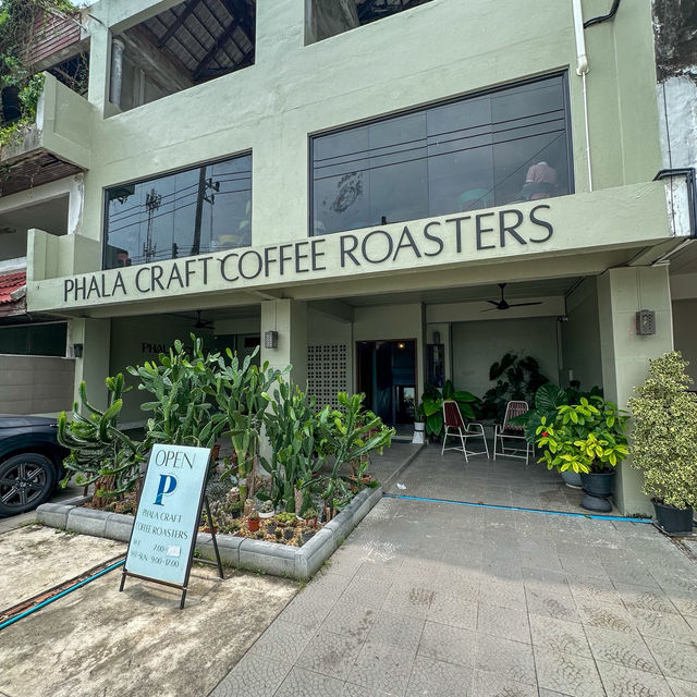 คาเฟ่วิวทะเล🧜‍♂️ Phala craft Coffee Roaster 