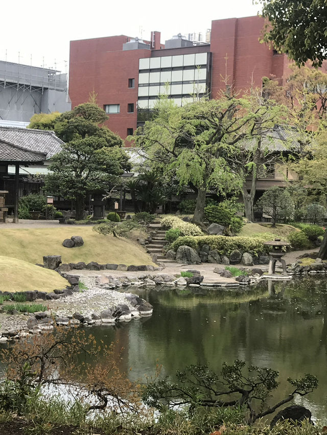 【東京　浅草寺と伝法院庭園、にぎわう寺町を歩く】