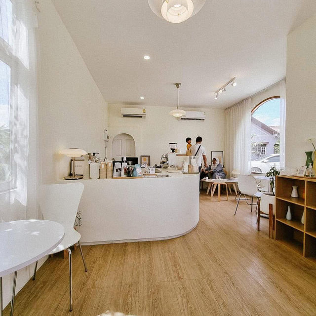 🌾☕ Khiangna.cafe – คาเฟ่มินิมอลกลางทุ่งนา