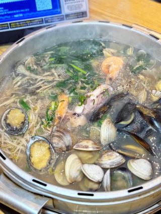 ห้ามพลาด! อาหารทะเลนึ่งสุดอลังการในเกาหลี