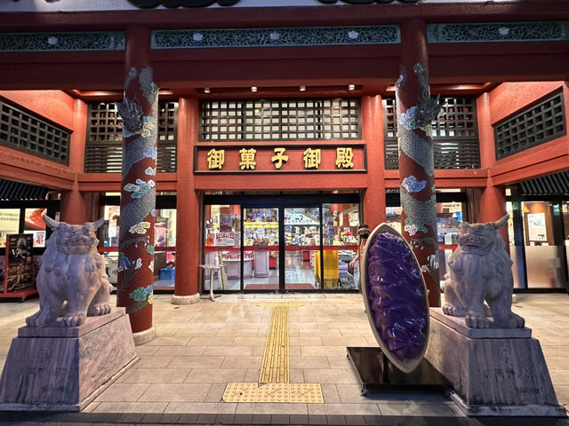 💥「紅芋巨塔降臨！國際通御菓子御殿最大旗艦店全攻略」