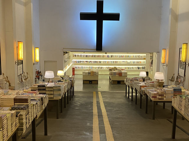 南京 先鋒書店 ✝️ 中國最美地下車庫書店