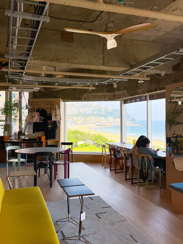 해운대 오션뷰 신상 카페 “워킹홀리데이”🌊