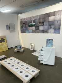 🎨 젊은 예술의 요람, 홍익대학교 홍문관 전시장