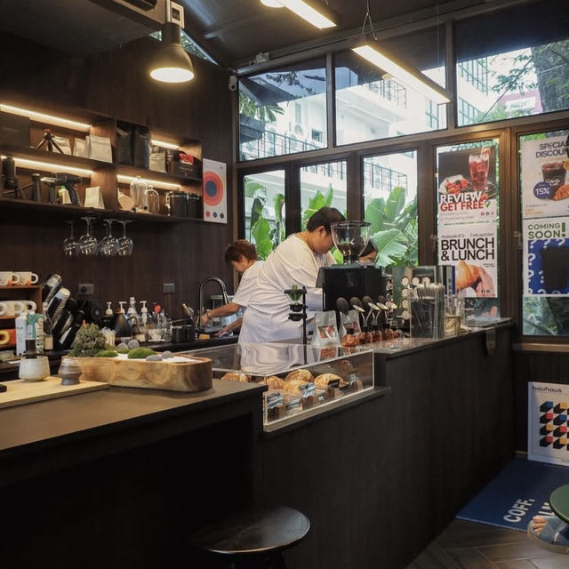 Calm and Coff Cafe – พระราม 9 