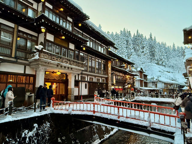 ❄️【銀山溫泉・能登屋旅館】一場走進大正浪漫的時光散步🏮