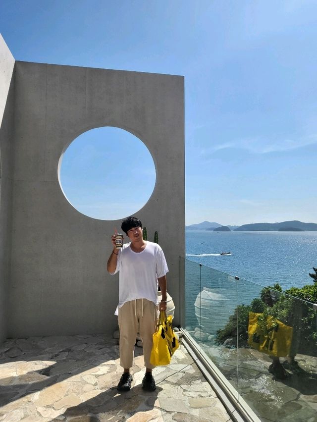눈부신 오션뷰가 힐링인 거제 신상카페
