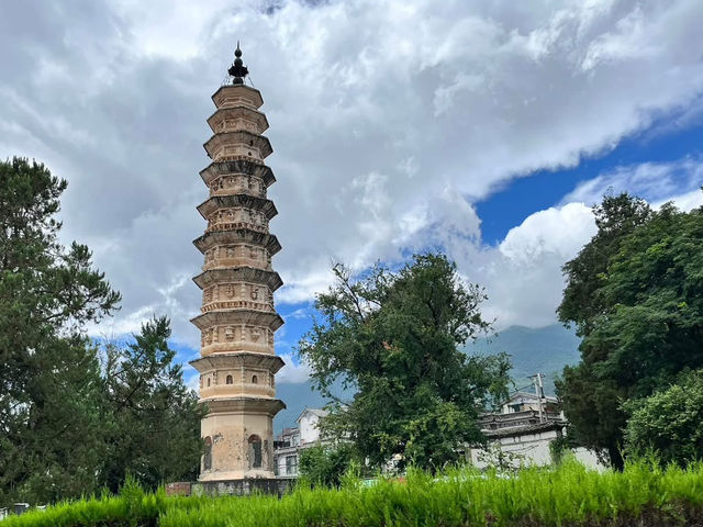 🏯☀️ Exploring the Majestic Three Pagodas of Dali (崇圣三塔)