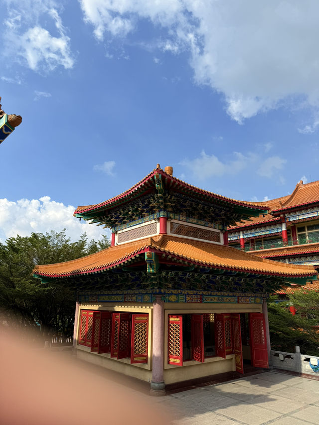 วัดเล่งเน่ยยี่ 2 วัดจีนสุดอลังการที่นนทบุรี
