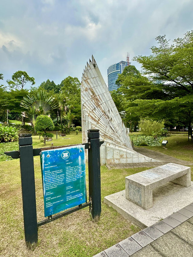 A Hidden Dialogue of Art & Nature in the Heart of KL