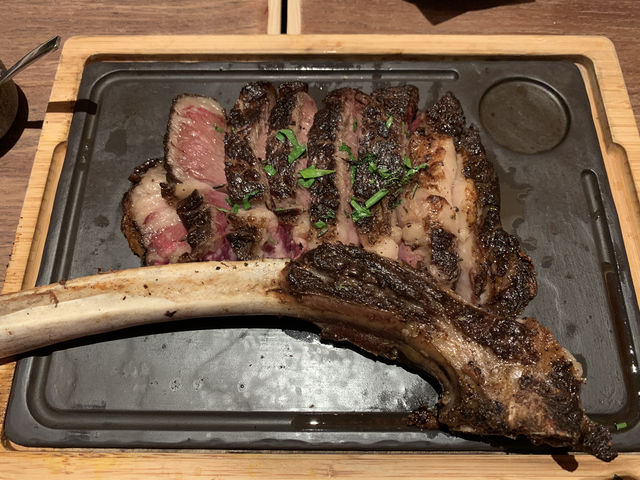 🍷 Opus Bar & Grill – A Flavorful Dining Experience at Voco Orchard