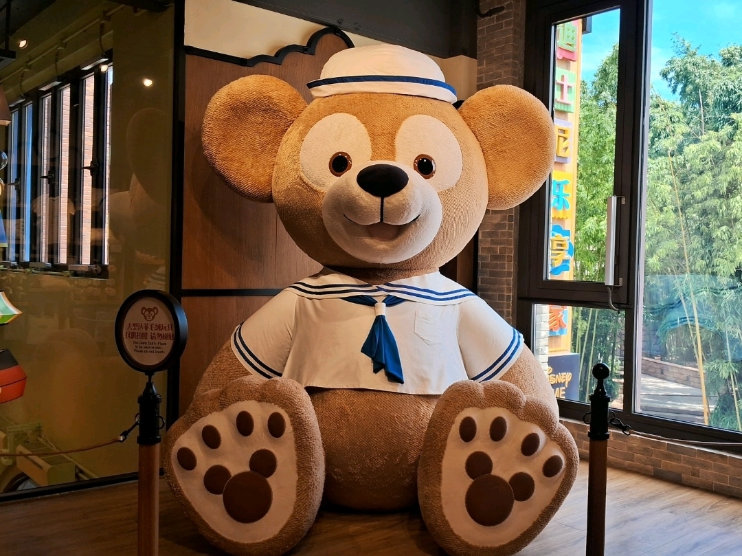 上海】ディズニータウンでダッフィーの大きなぬいぐるみ！ | Trip.com 上海