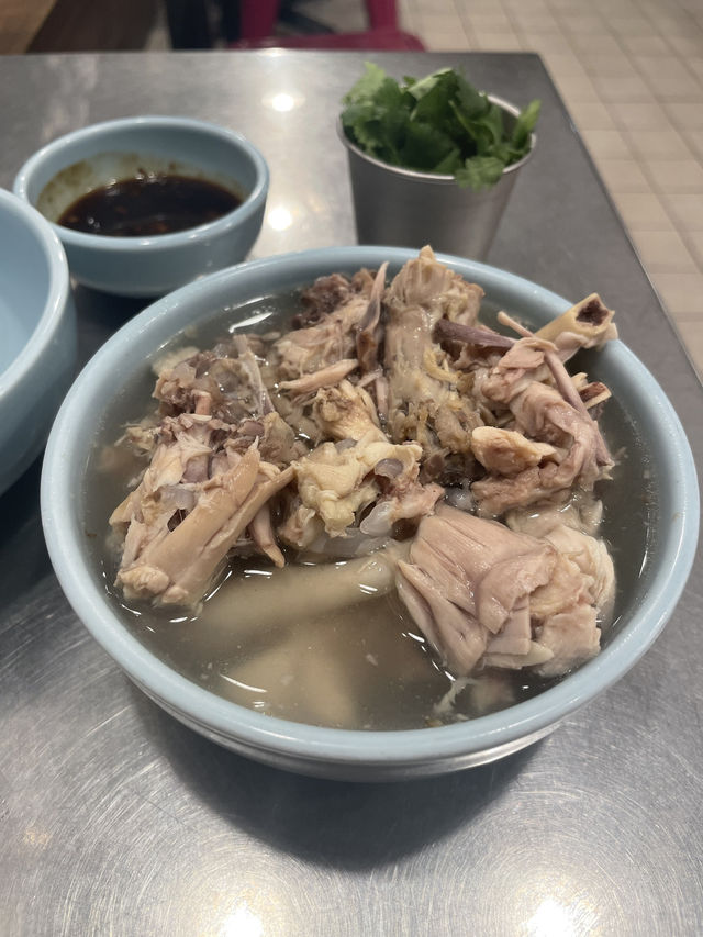 【渋谷カオマンガイ｜東京・渋谷 「茹で鶏の旨み、特製タレの香り。カオマンガイ専門の隠れた名店」】