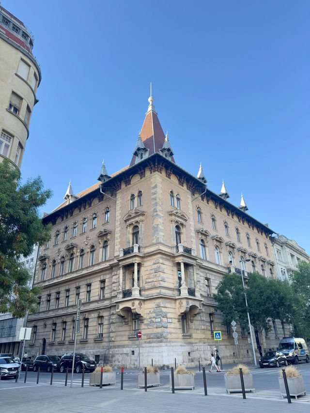 THE STORY BEHIND BRATISLAVA’S GÁBOR BAROSS STATUE!