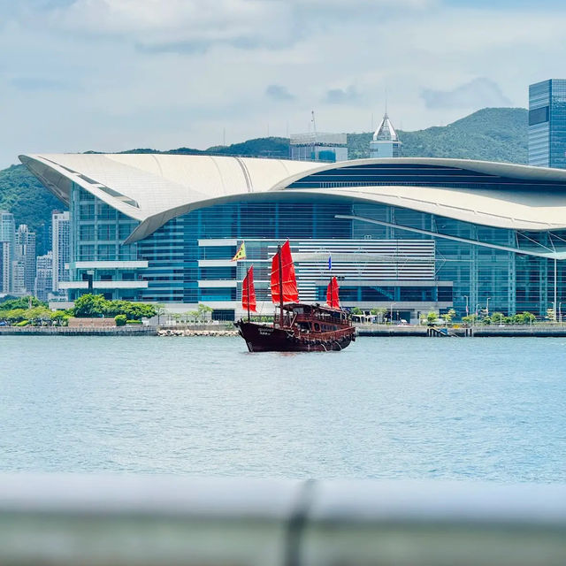 Junk Boat Cruise on Victoria Harbour – Heritage & Glam Winds