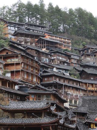 吊腳樓詩：雷公山脊上長出的村落