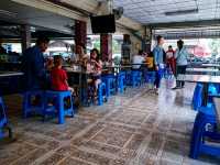 ก๋วยเตี๋ยวลูกทุ่ง ดาบแดง – ตำนานรสเด็ดห้างฉัตร ลำป