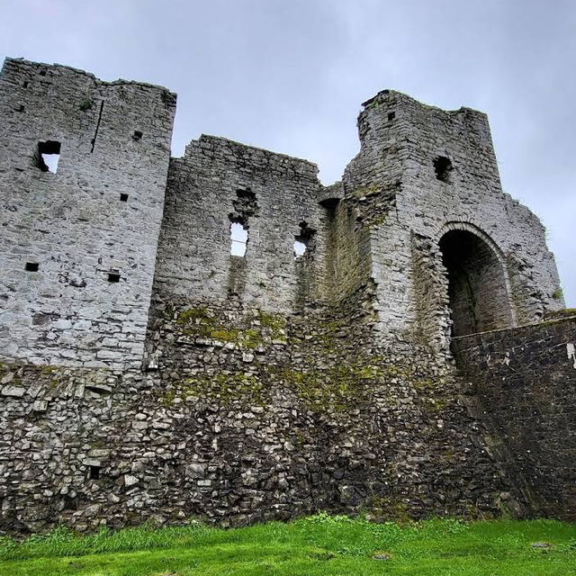Trim Castle – Ireland’s Vast Norman Stronghold by the Boyne