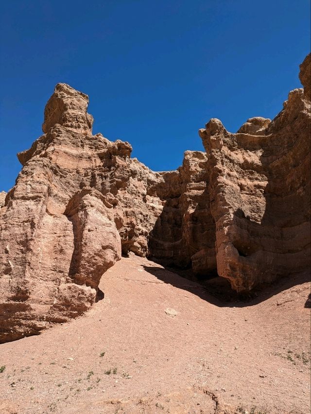 ⛰️ 大自然がつくり出す奇跡・チャリンキャニオン