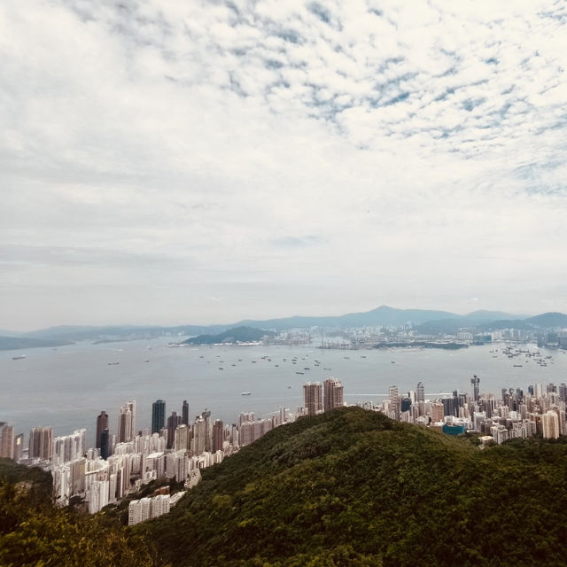 雙腳代替纜車：登太平山頂、爬『西高山』，一路看盡香港風光～