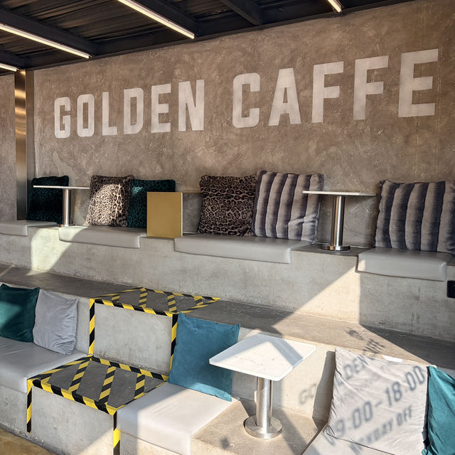 (칭다오청양카페) 칭다오 청양 커피맛집 GOLDEN CAFFE戈登咖啡(万科魅力新城店)