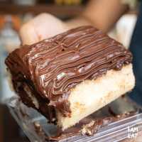 พี่นาเอแคลร์เจ้าเก่าสามย่าน ตำนานเบเกอรี่