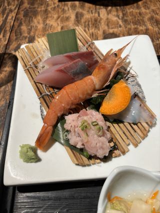 A Kanagawa Self-Drive Hidden Gem! Thick-Cut Sashimi Meets Yonezawa Beef at "Kaishomaru"—Grill Your Own, but Watch the Flares!