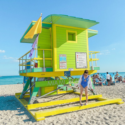 可愛すぎる🥺❤️カラフルなライフガード小屋が映える📸 | Trip.com