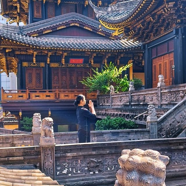 Luohan Arhat Temple in Chongqing 