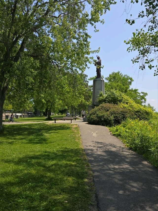 One of the interesting city tour in Montreal, Canada, I falling love this city with historical.