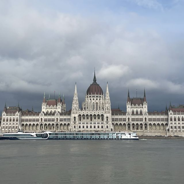 布達佩斯著名地標 — 匈牙利國會大廈🇭🇺參觀、夜景打卡攻略😙