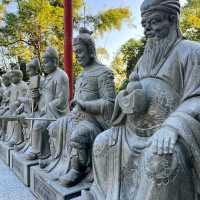 Exploring the Ten Thousand Buddhas