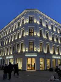 Exploring Karl Johans Gate: Oslo's Lively Main Street🛍️