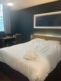 A noisy stay at Chester Central Travelodge 🇬🇧